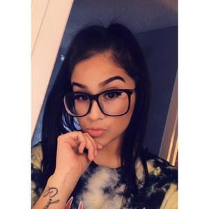 Meet your Posher, Adriana